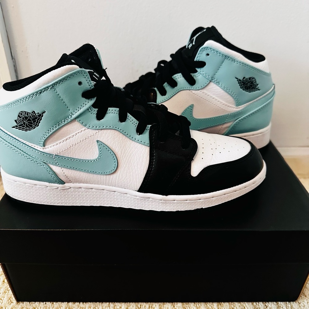 Air Jordan Mid 1 Big Kids